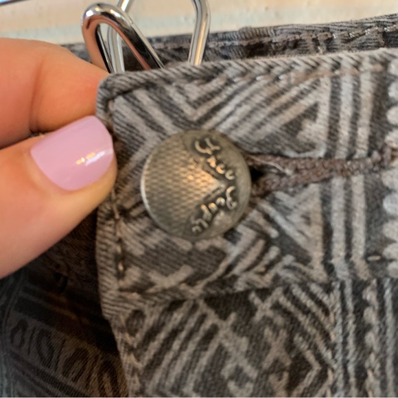 Free People Gray Batik Tribal Aztec Print Ankle Skinny Jean Pants in Sz W 29 - Picture 7 of 10